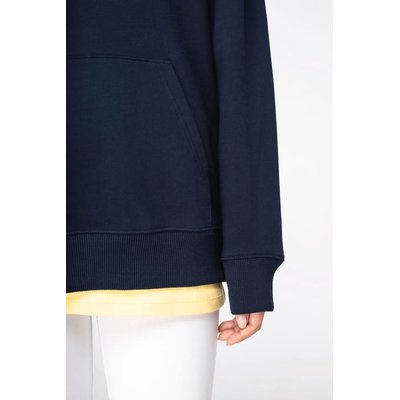 Sudadera orgánica con capucha bolsillo y hombros caídos