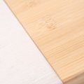 Tabla de bambú y mármol