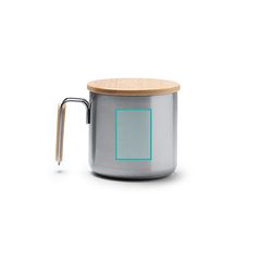 Taza de acero reciclado con asa y tapa de bambú | ZONA3 | 35 x 50