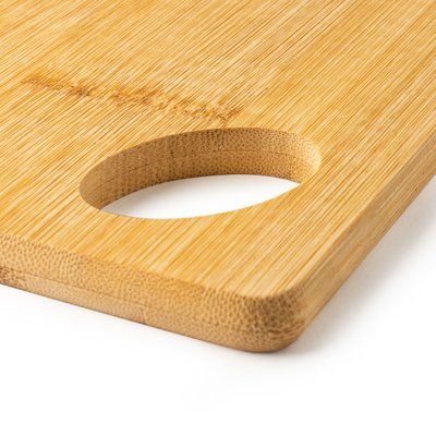 Tabla de cortar con troquelado para colgar