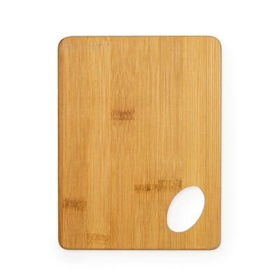 Tabla de cortar con troquelado para colgar