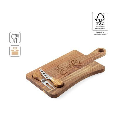 Tabla de quesos con utensilios