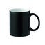 Taza impresión aparece con la bebida caliente Negro