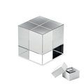 Trofeo con forma de cubo de cristal