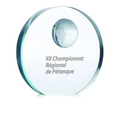 Trofeo circular de cristal con detalle de globo terráqueo