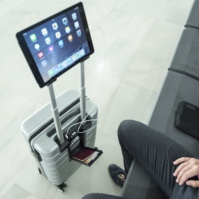 Trolley de negocios con conexión USB y soporte para tablet
