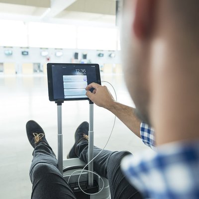 Trolley de negocios con conexión USB y soporte para tablet