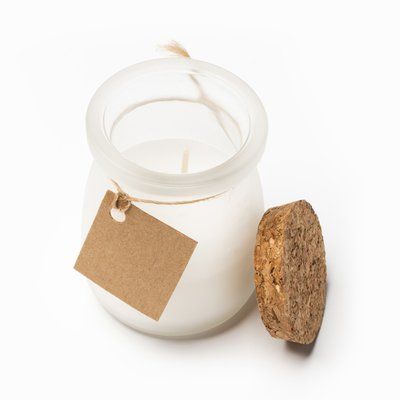 Vela aromática en cristal con tapón y tarjeta kraft