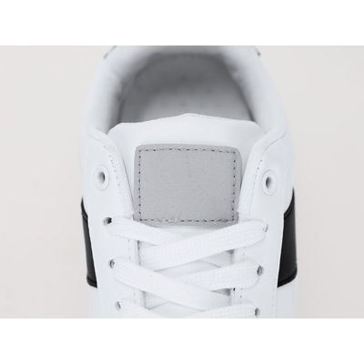 Zapatilla de piel suave y suela acolchada